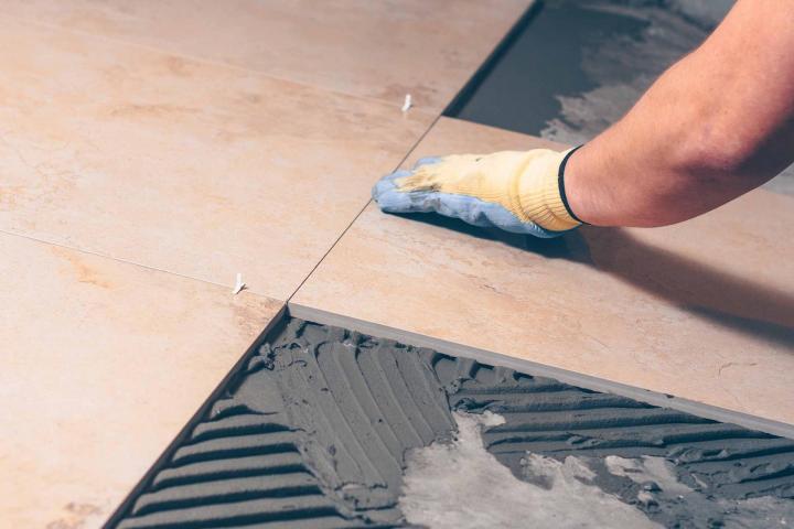 Des papiers peints et du béton ciré pour transformer vos espaces.